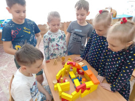 В группе «Звездочка» прошло конструирование из строительного материала В группе «Звездочка» прошло конструирование из строительного материала.