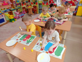 В группе «Звёздочка» прошла аппликация под названием «Мой дом» В группе «Звёздочка» прошла аппликация под названием «Мой дом».